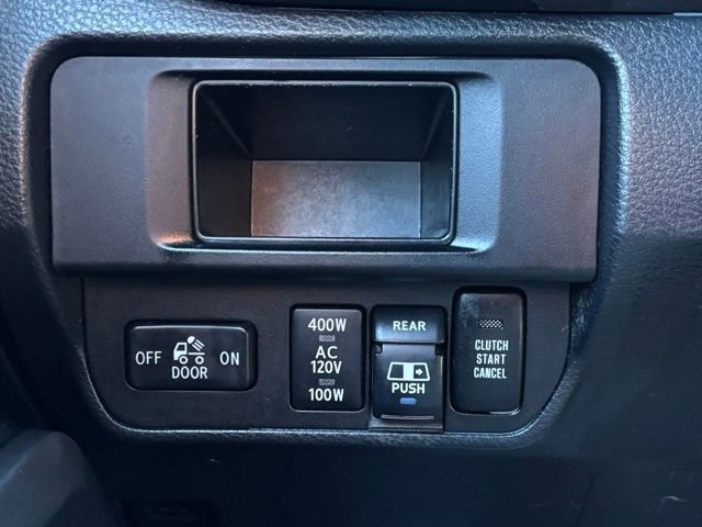 Used 2017 Toyota Tacoma TRD Off-Road image 37