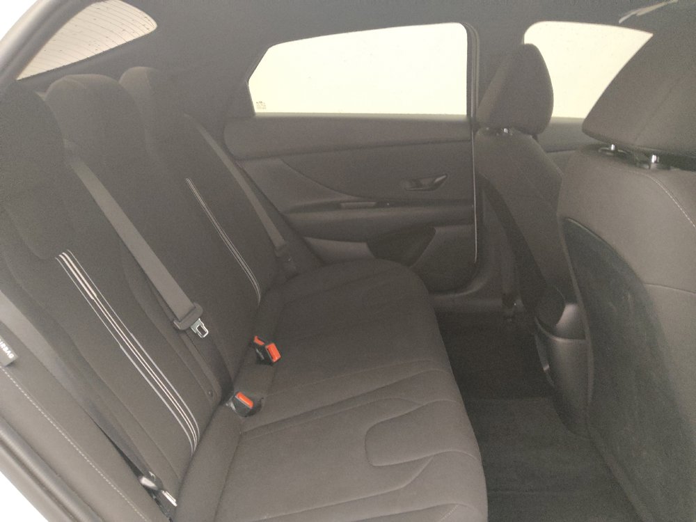Used 2025 Hyundai Elantra Sport FWD image 19