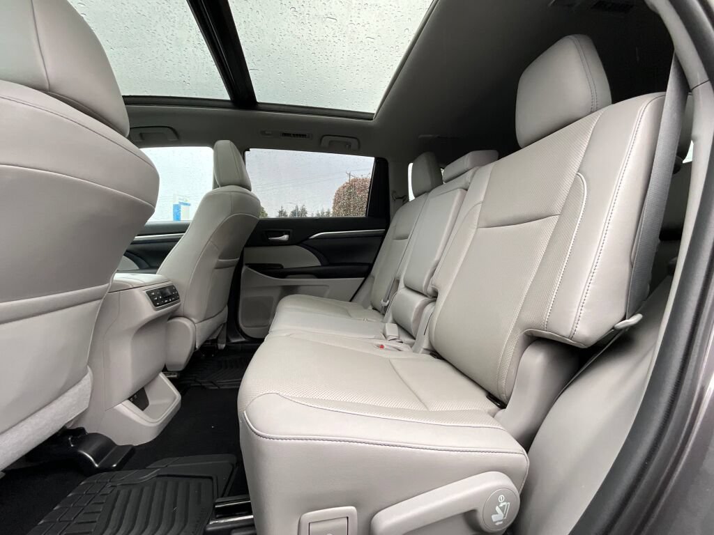 Used 2019 Toyota Highlander Limited Platinum AWD/4WD image 12