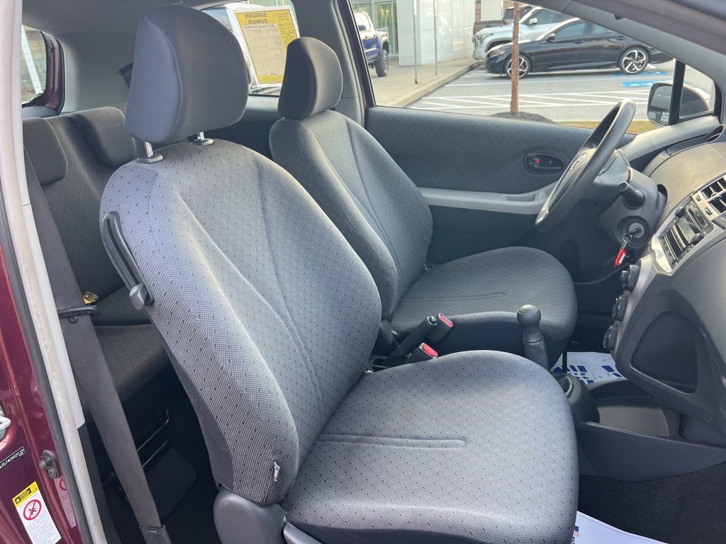Used 2010 Toyota Yaris 2-Door Hatchback image 37