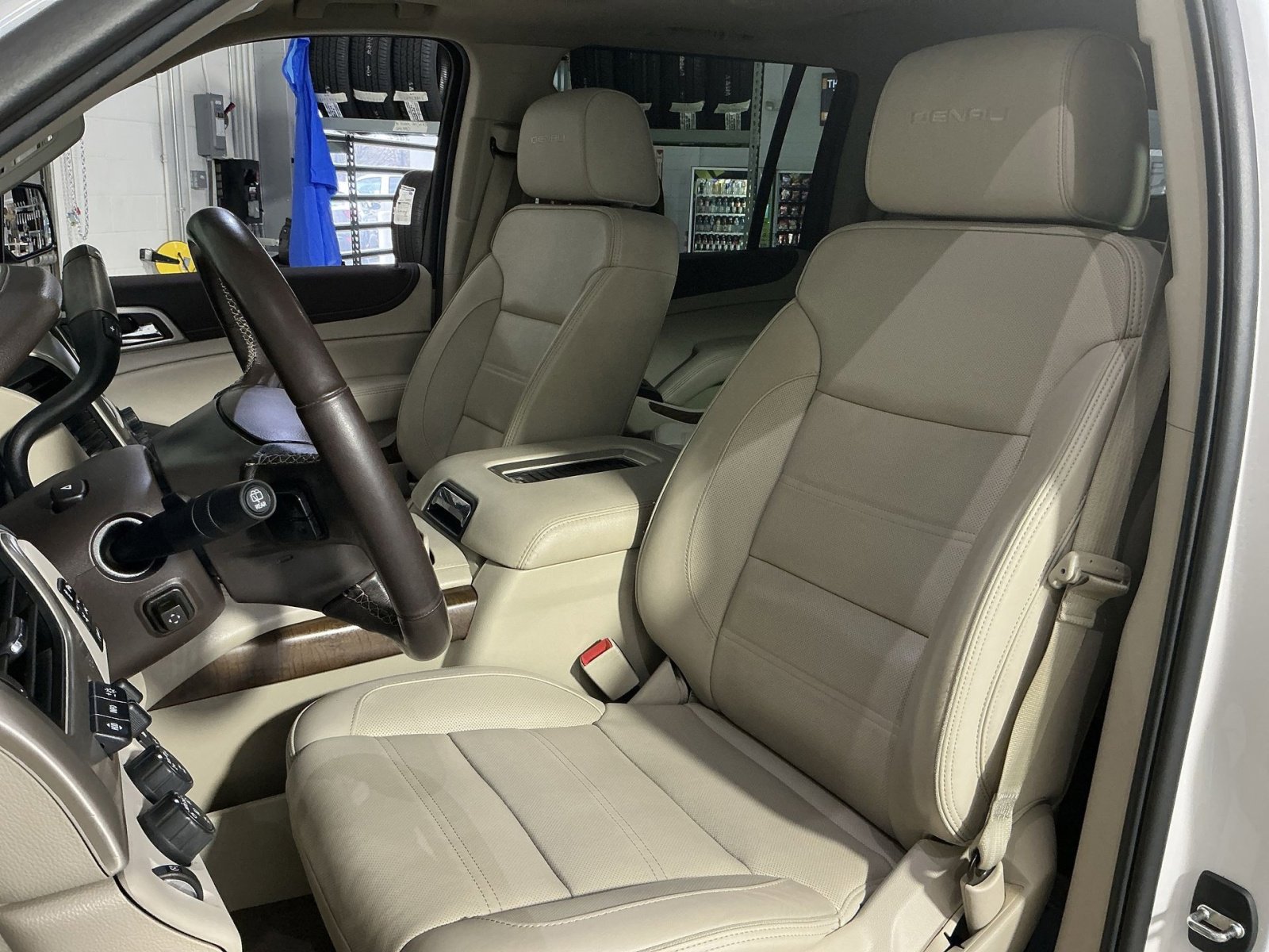 Used 2019 GMC Yukon XL Denali w/ Denali Ultimate Package image 21