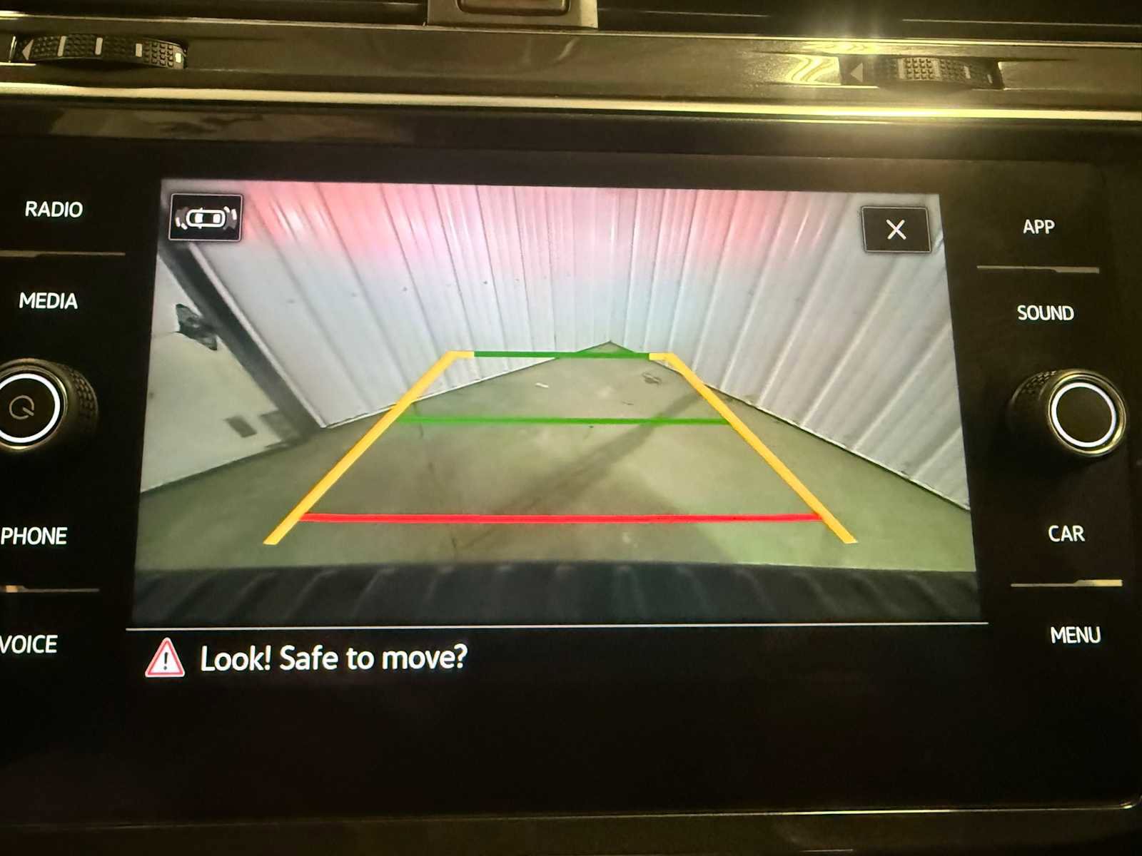 Certified 2022 Volkswagen Tiguan SE FWD image 33