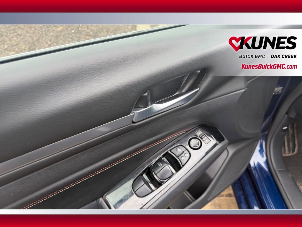 Used 2023 Nissan Altima 2.5 SR w/ SR Premium Package FWD image 9