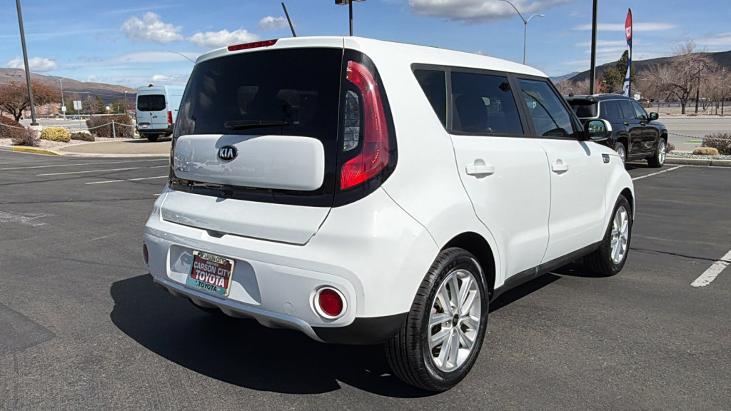 Used 2017 Kia Soul + image 3