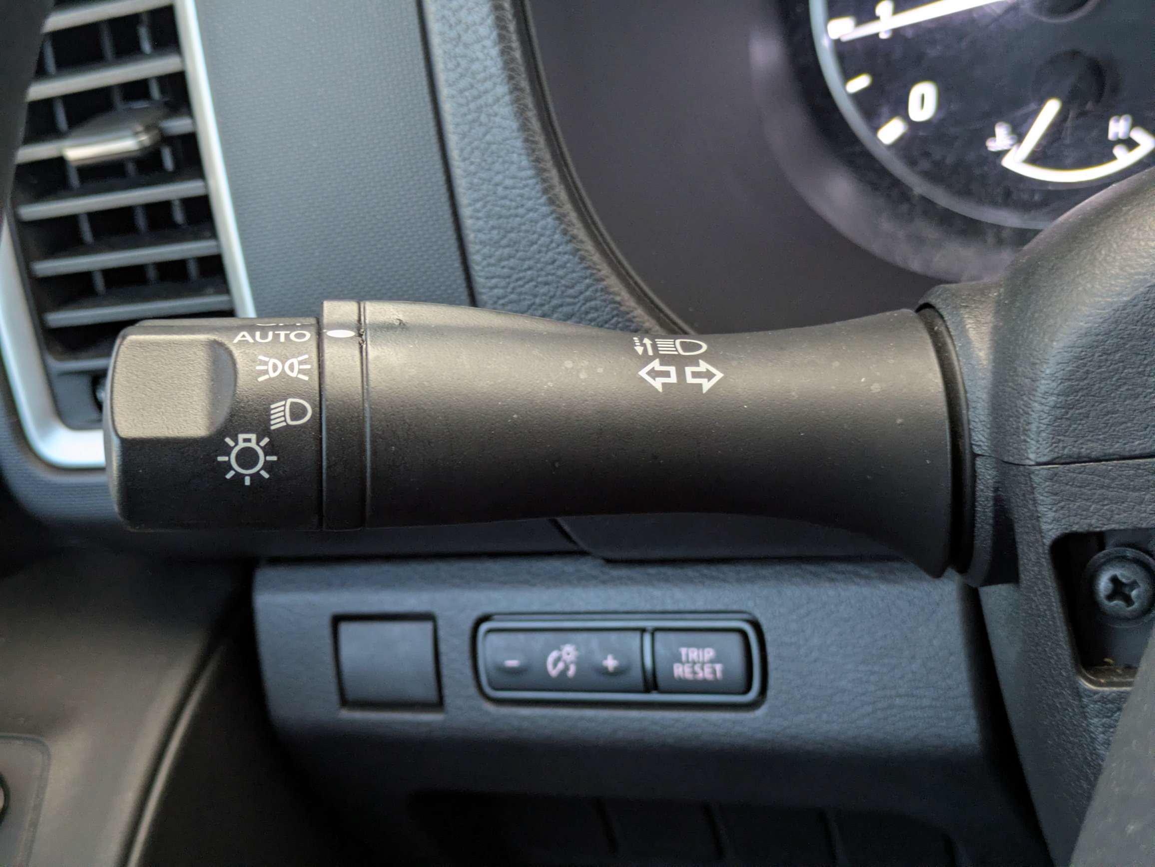 Used 2024 Nissan Frontier SV RWD image 16