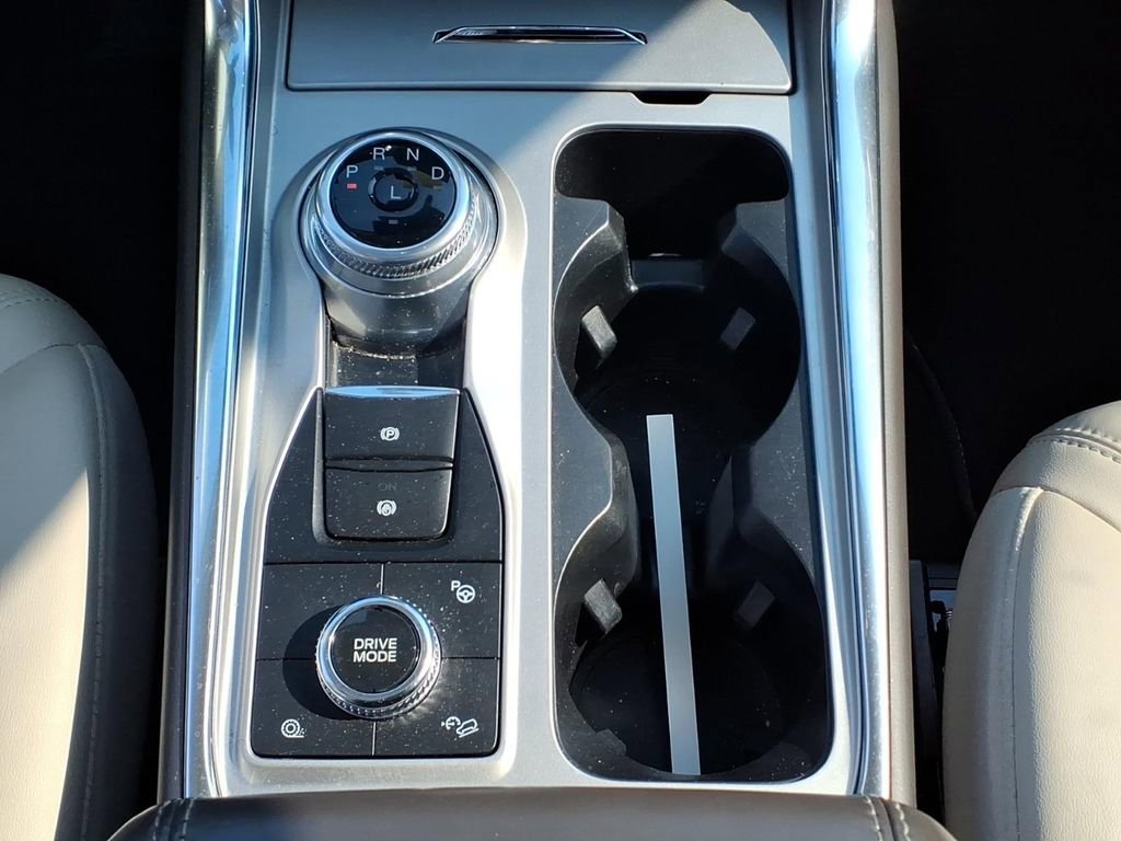 Used 2022 Ford Explorer Platinum w/ Premium Technology Package image 23