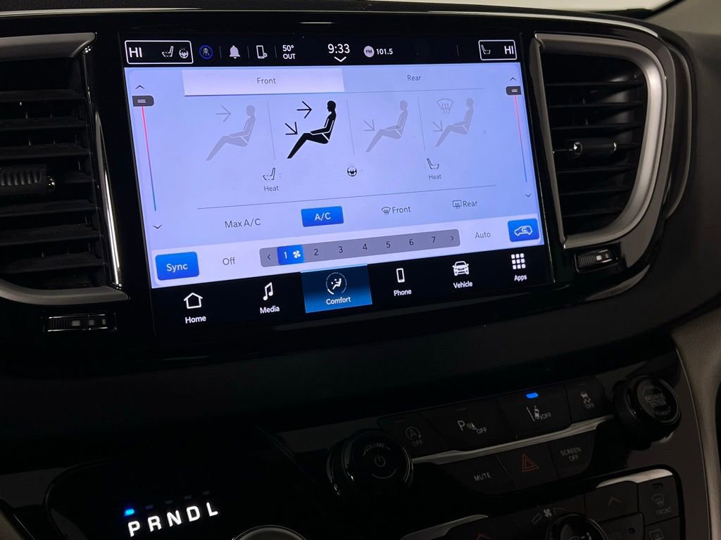 Used 2024 Chrysler Pacifica Touring-L image 19