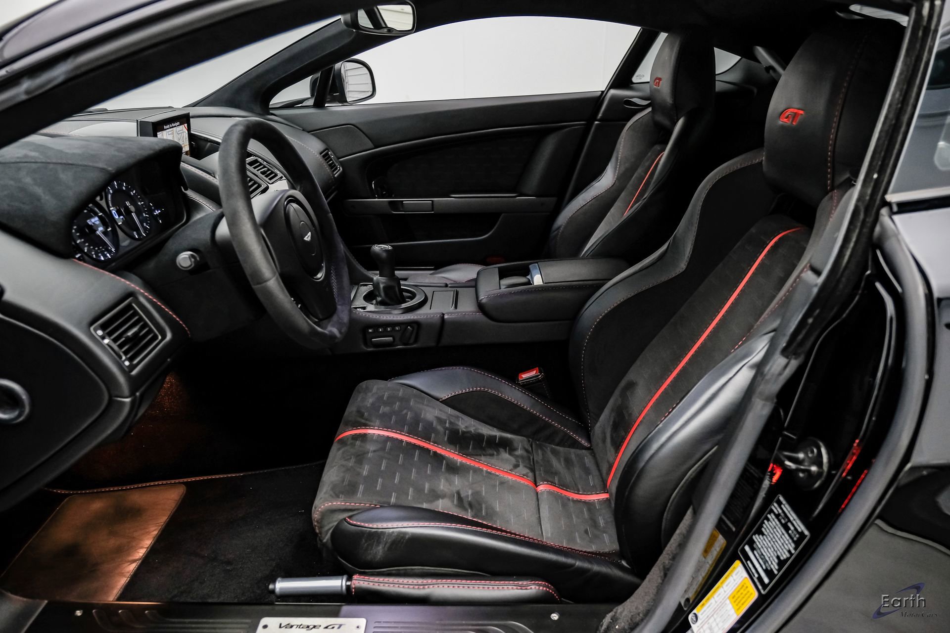 Used 2015 Aston Martin V8 Vantage GT RWD image 40