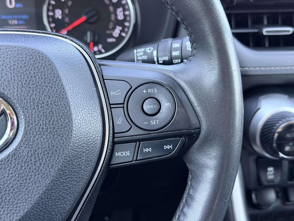 Certified 2020 Toyota RAV4 XLE Premium AWD/4WD image 6