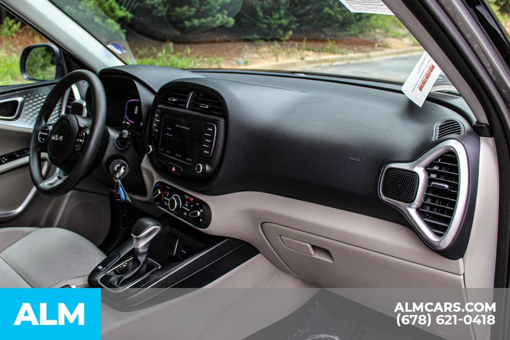 Used 2025 Kia Soul LX w/ LX Technology Package FWD image 24