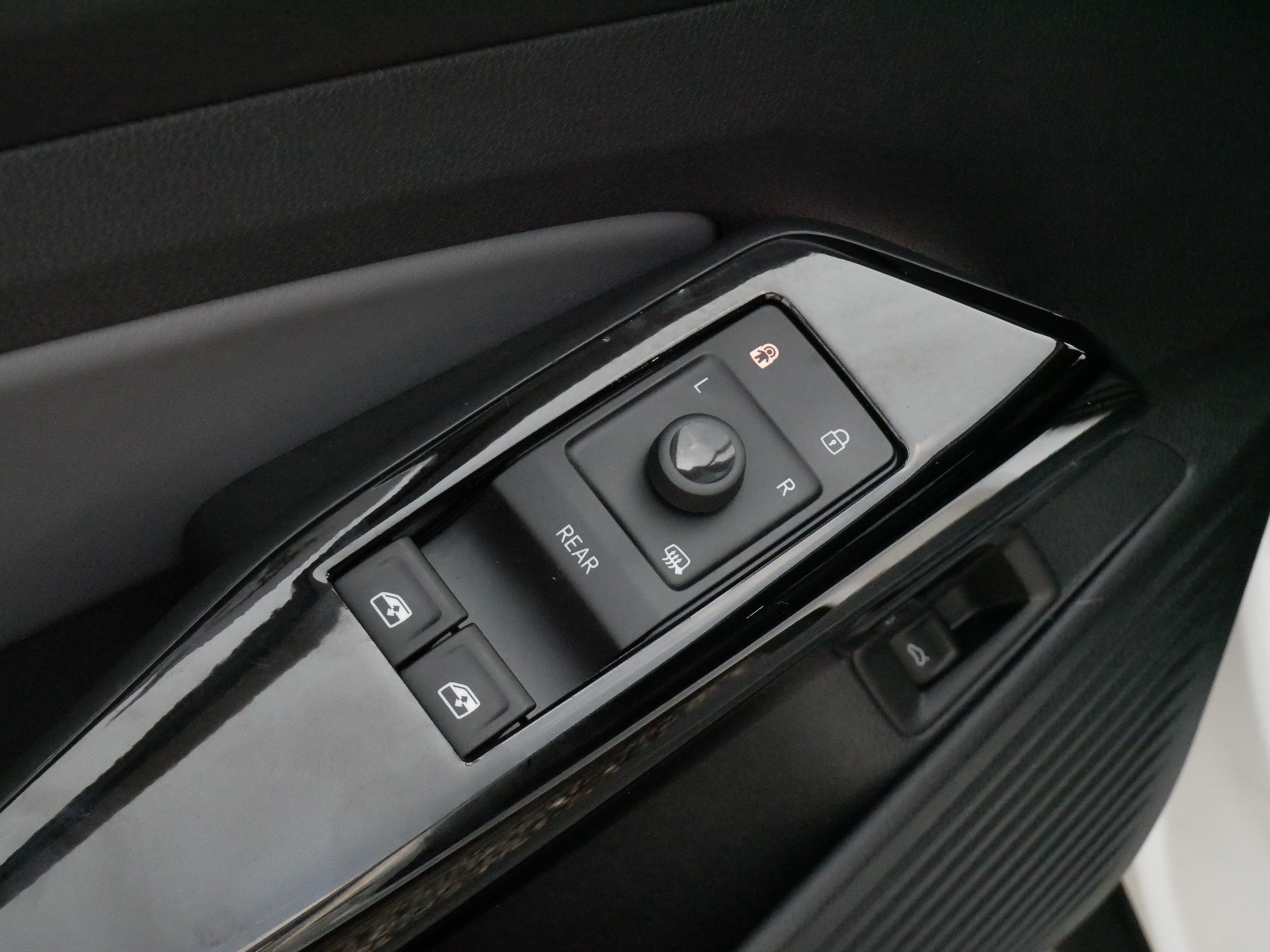Certified 2023 Volkswagen ID.4 Pro S AWD/4WD image 19