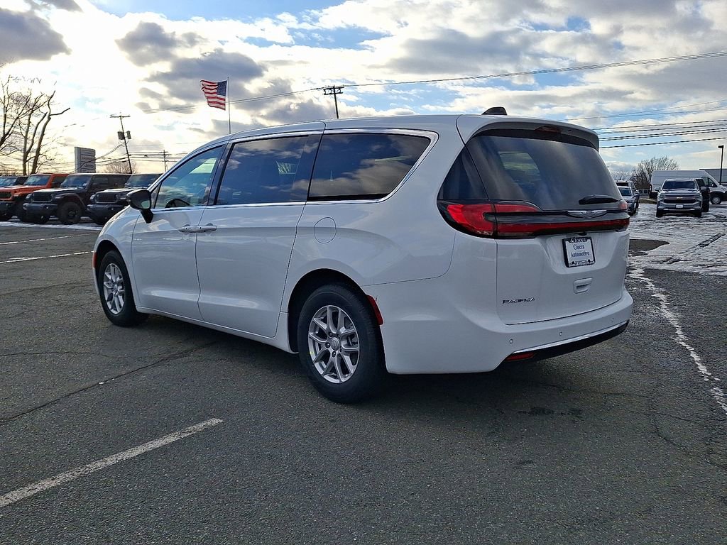 New 2026 Chrysler Pacifica Select image 6