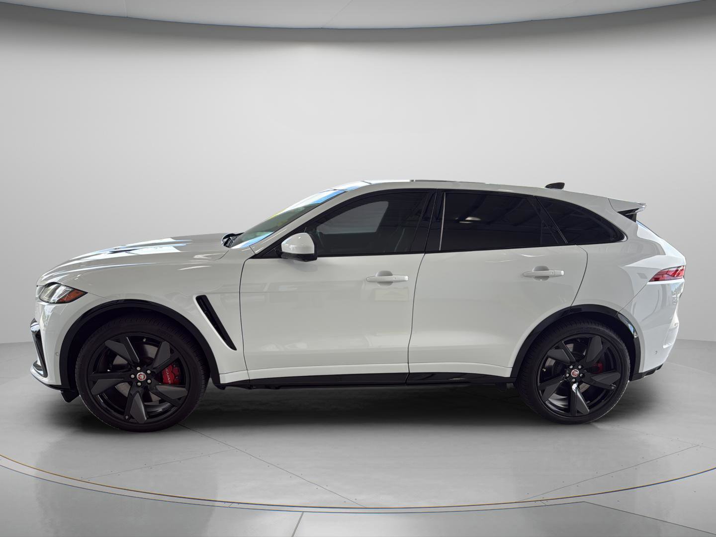 Used 2022 Jaguar F-PACE SVR AWD/4WD image 5