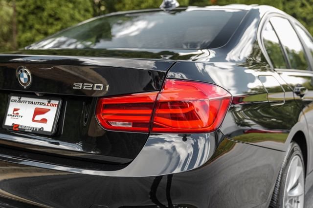Used 2018 BMW 320i xDrive Sedan AWD/4WD image 16