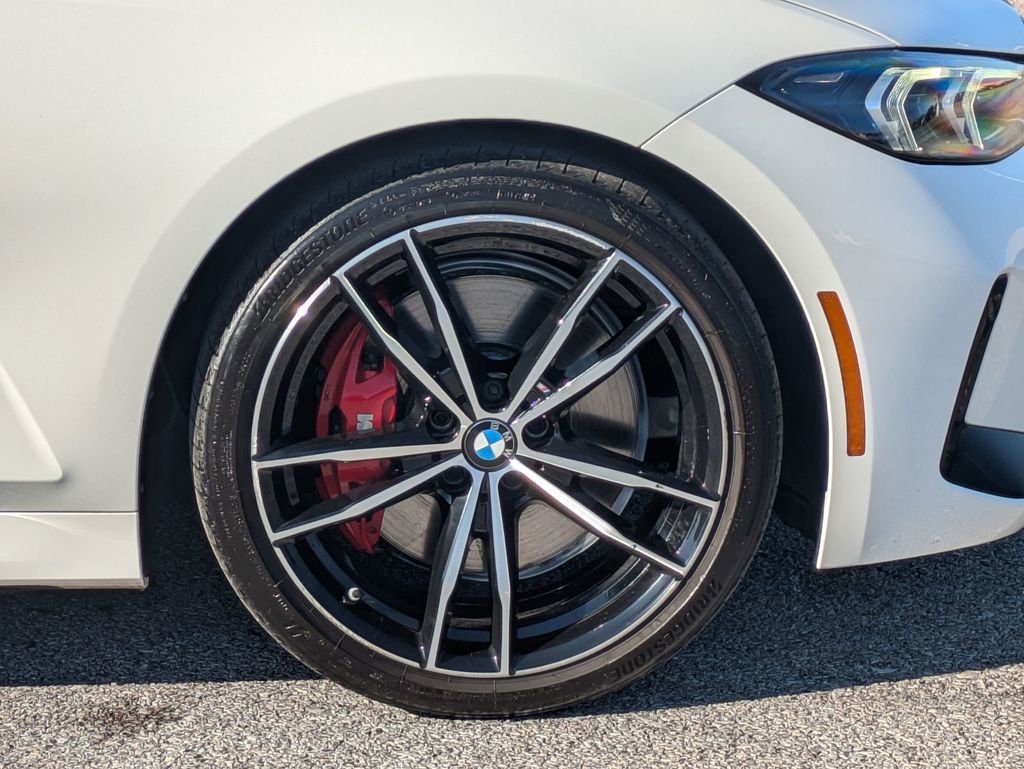 Used 2024 BMW 330i Sedan w/ M Sport Package image 12