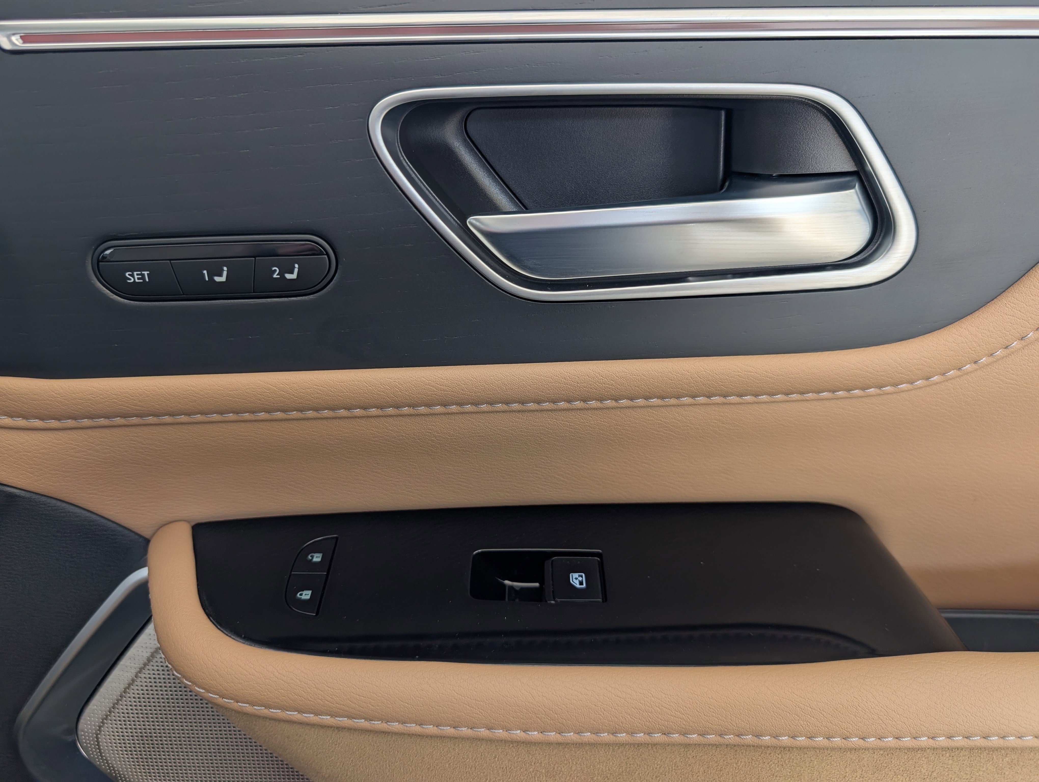 Used 2025 INFINITI QX80 Sensory image 23