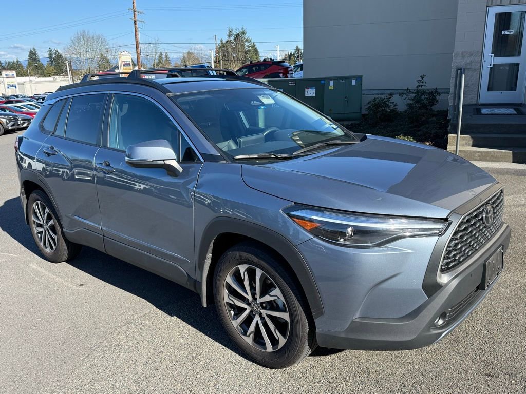 Used 2024 Toyota Corolla Cross XLE w/ Convenience Package image 2