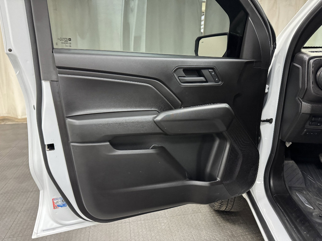 Used 2025 Chevrolet Colorado Trail Boss w/ Midnight Edition AWD/4WD image 25