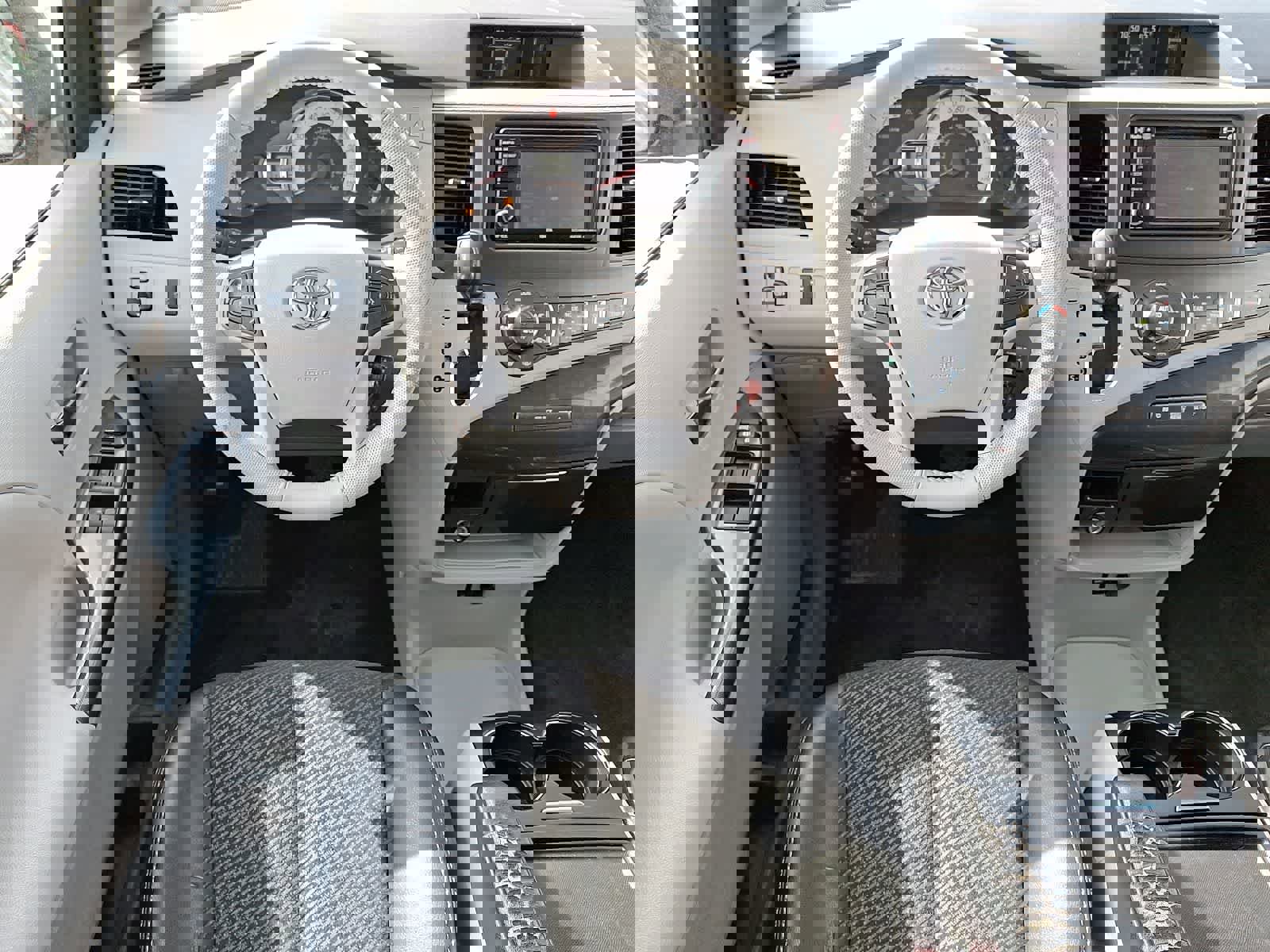 Used 2014 Toyota Sienna SE image 14