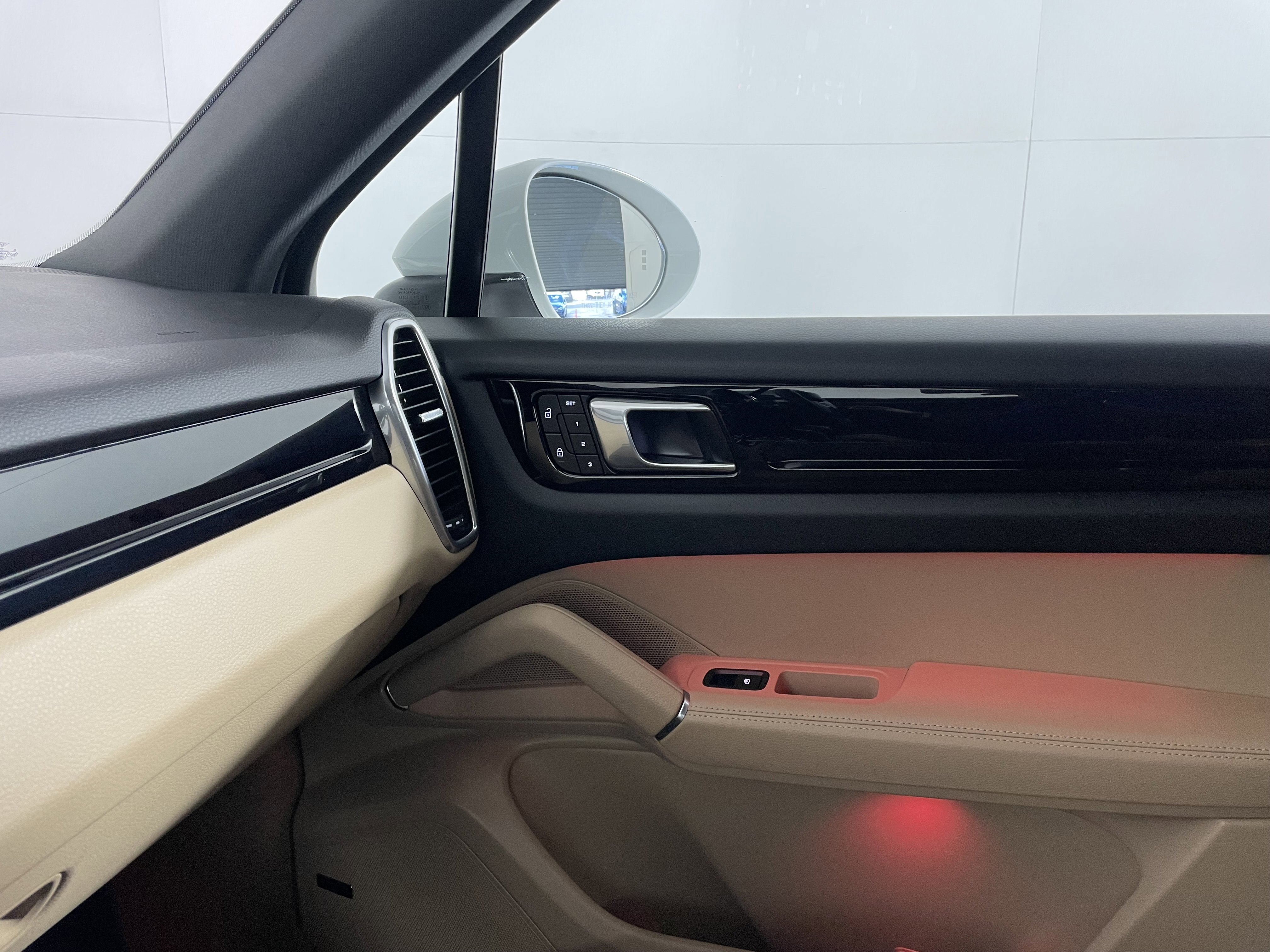 Used 2023 Porsche Cayenne image 14