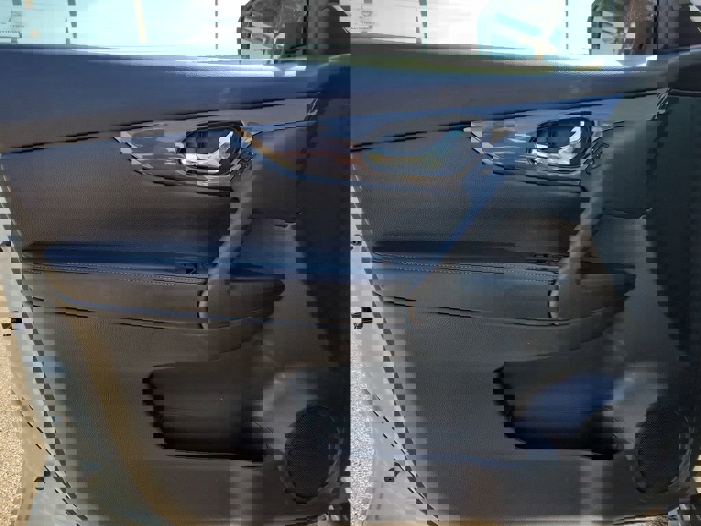 Used 2020 Nissan Rogue S image 14