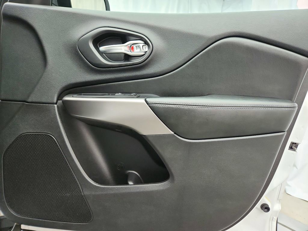 Used 2020 Jeep Cherokee Latitude image 23