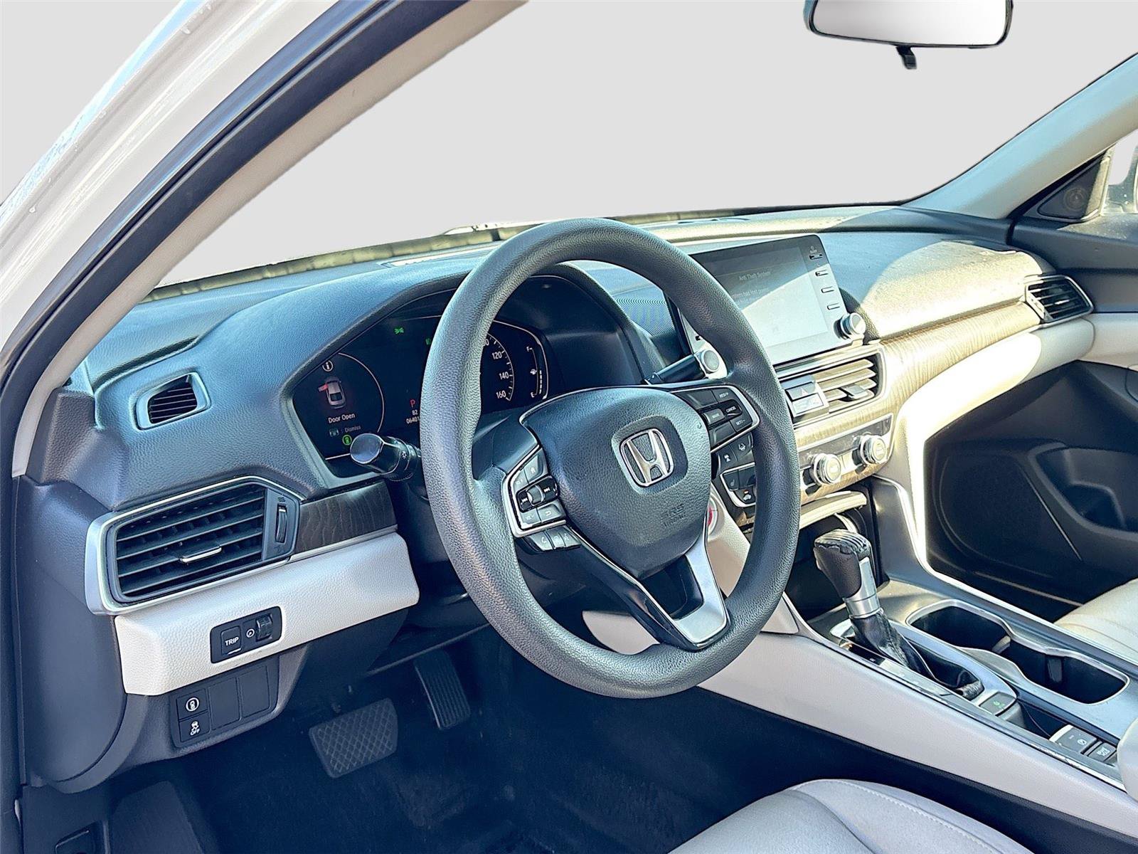 Used 2018 Honda Accord EX image 9