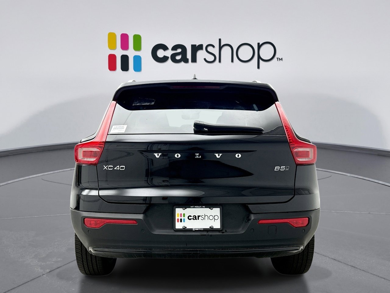 Used 2025 Volvo XC40 B5 Plus AWD/4WD image 4