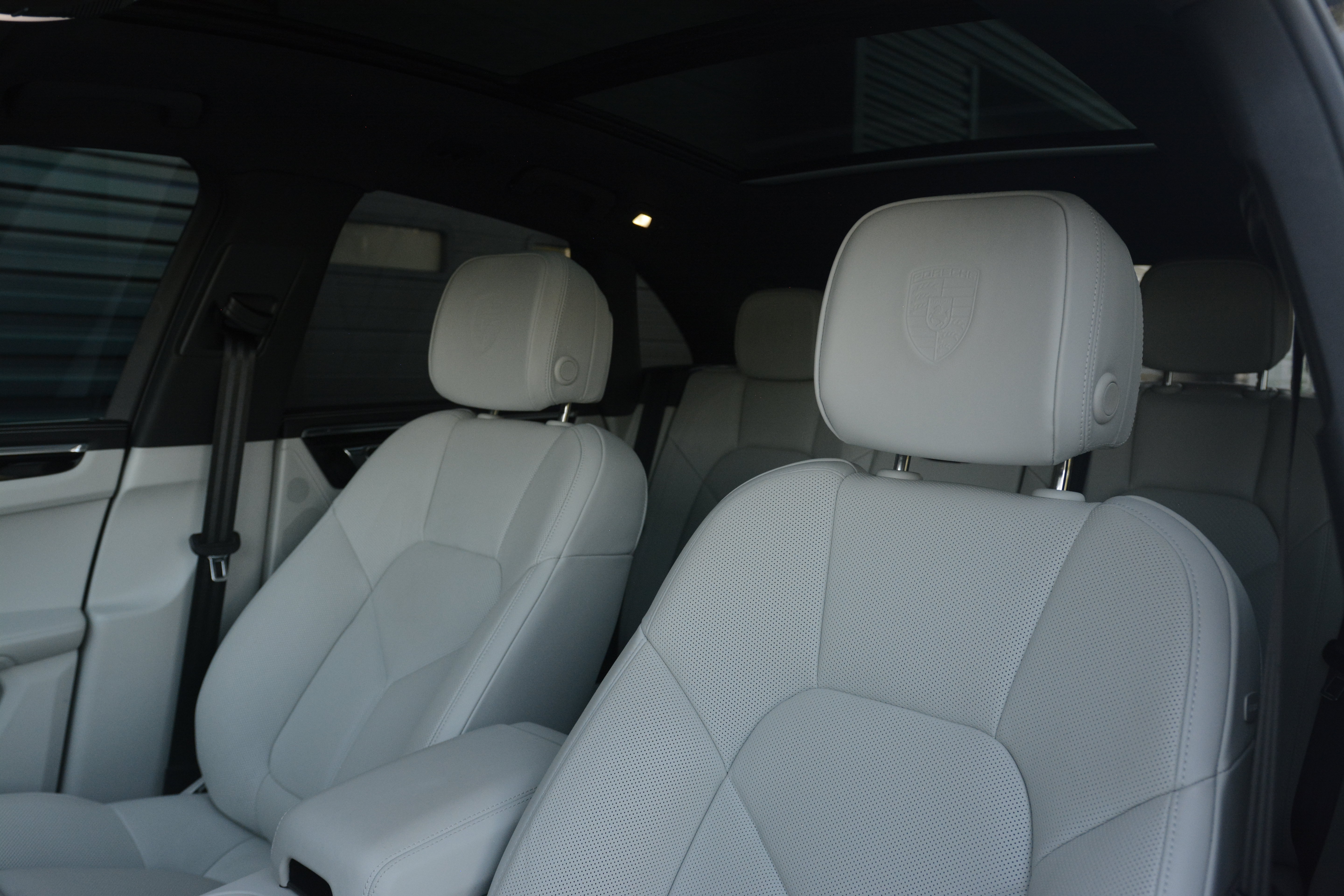 Certified 2026 Porsche Macan AWD/4WD image 5