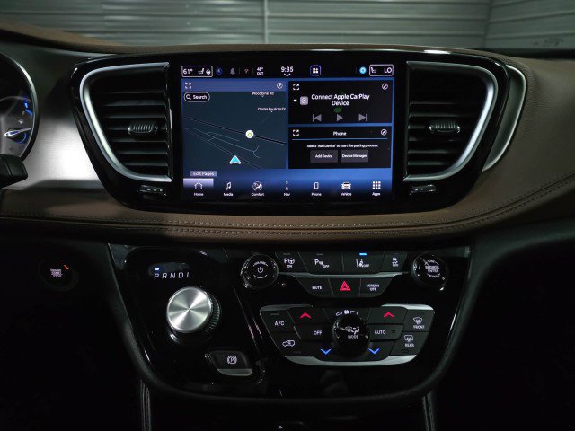 Used 2021 Chrysler Pacifica Limited w/ Uconnect Theater Family Group FWD image 31
