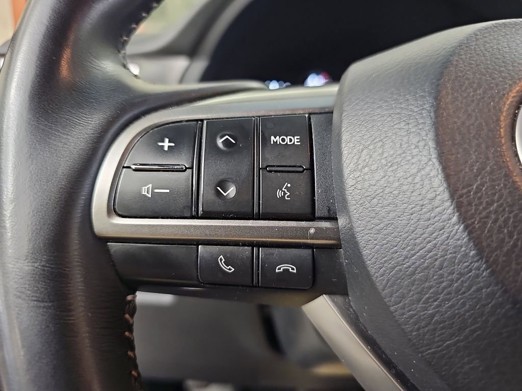 Used 2023 Lexus GX 460 Premium w/ Accessory Package AWD/4WD image 16