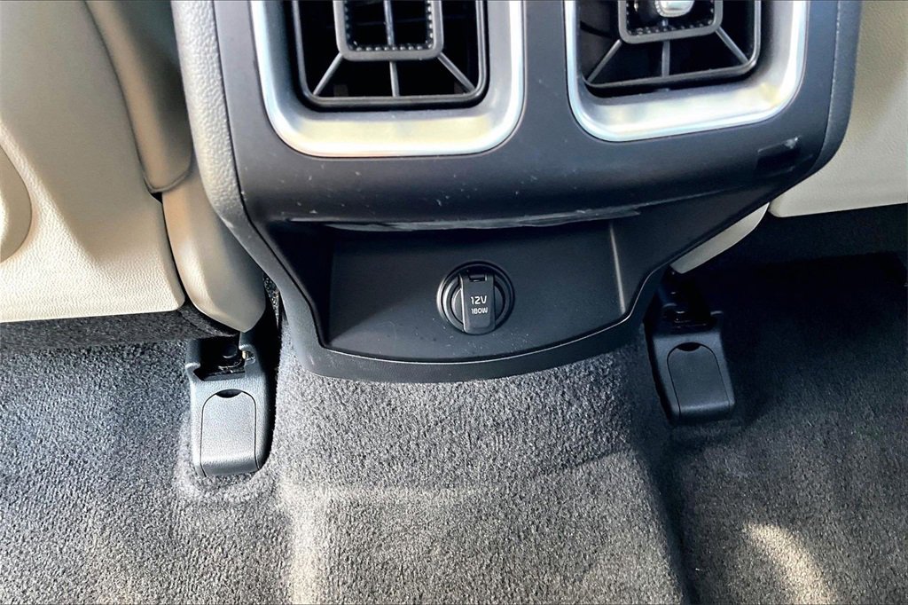 Certified 2025 Kia Sorento EX w/ Panoramic Sunroof Package image 26