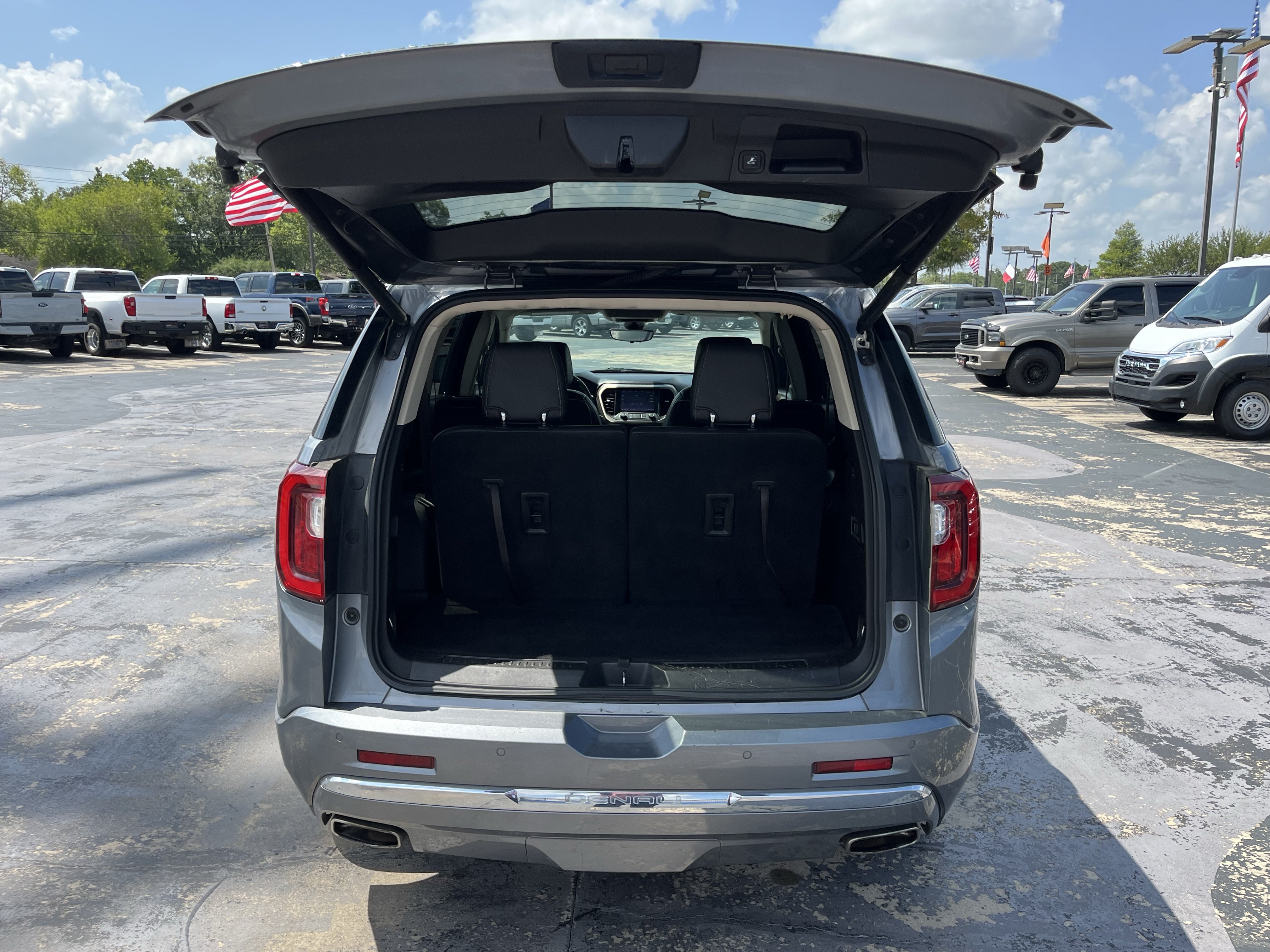 Used 2020 GMC Acadia Denali w/ Technology Package FWD image 14