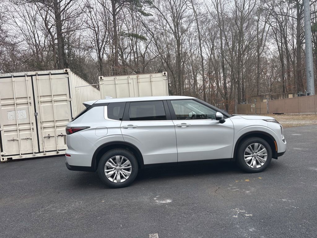 New 2026 Mitsubishi Outlander ES AWD/4WD image 4
