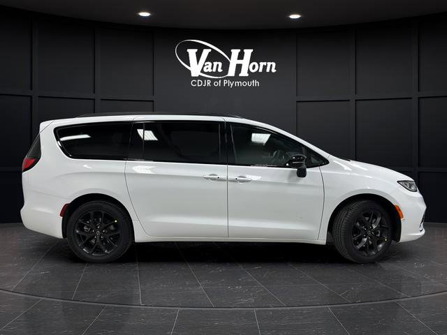 New 2026 Chrysler Pacifica Select image 8