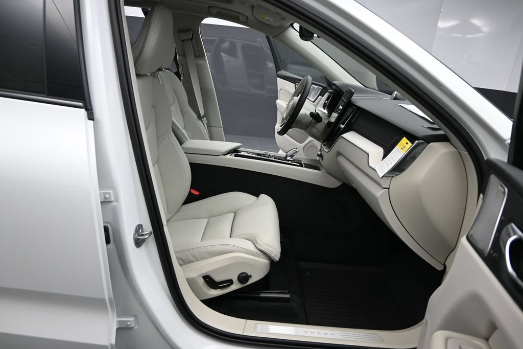 New 2026 Volvo XC60 B5 Ultra w/ Climate Package AWD/4WD image 22