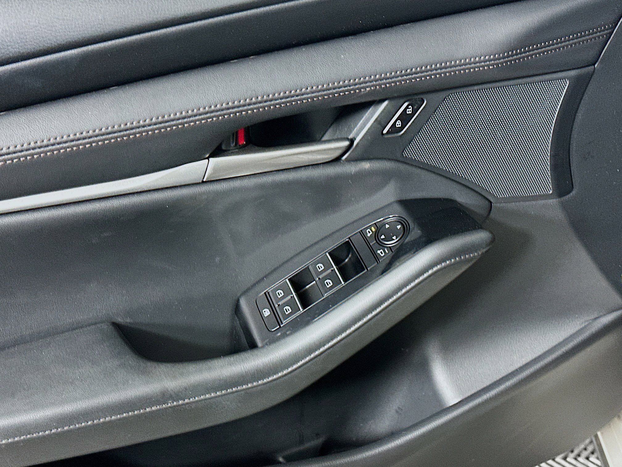 Used 2024 MAZDA MAZDA3 s image 15