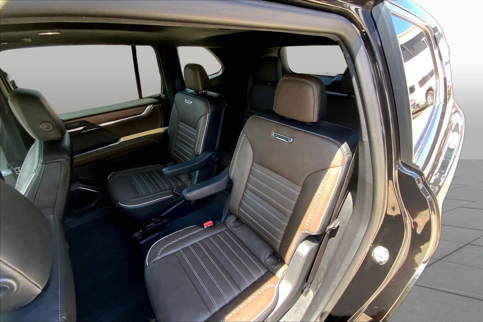 Used 2026 GMC Acadia Denali Ultimate w/ LPO, Floor Liner Package FWD image 21