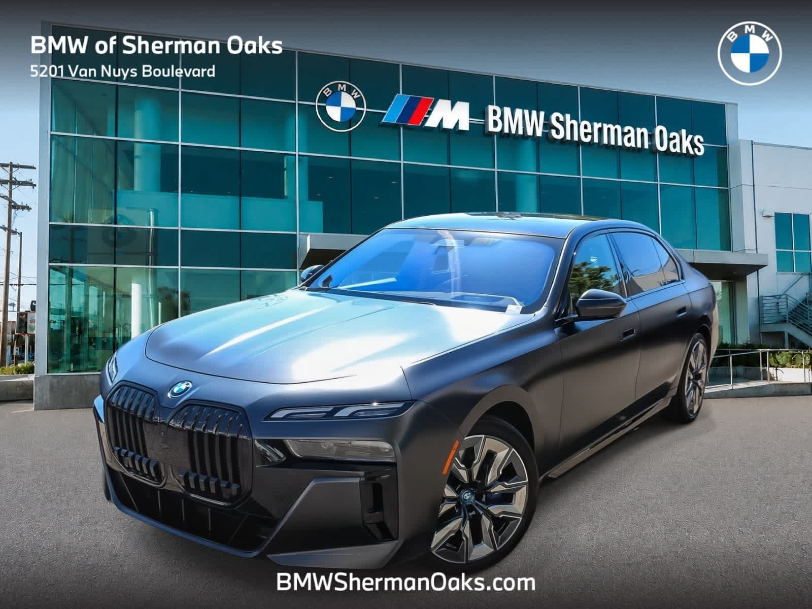 Used 2023 BMW i7 xDrive60 AWD/4WD image 1