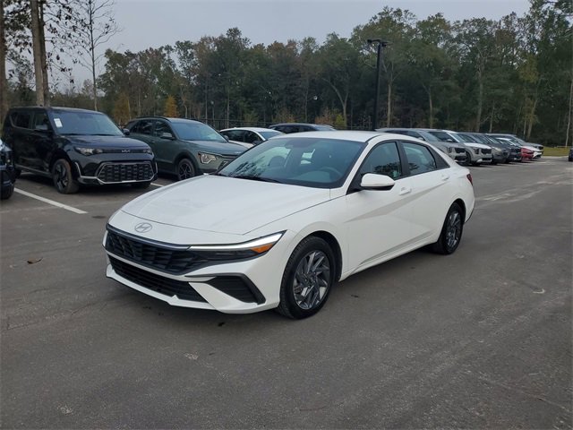 Used 2024 Hyundai Elantra SEL image 4