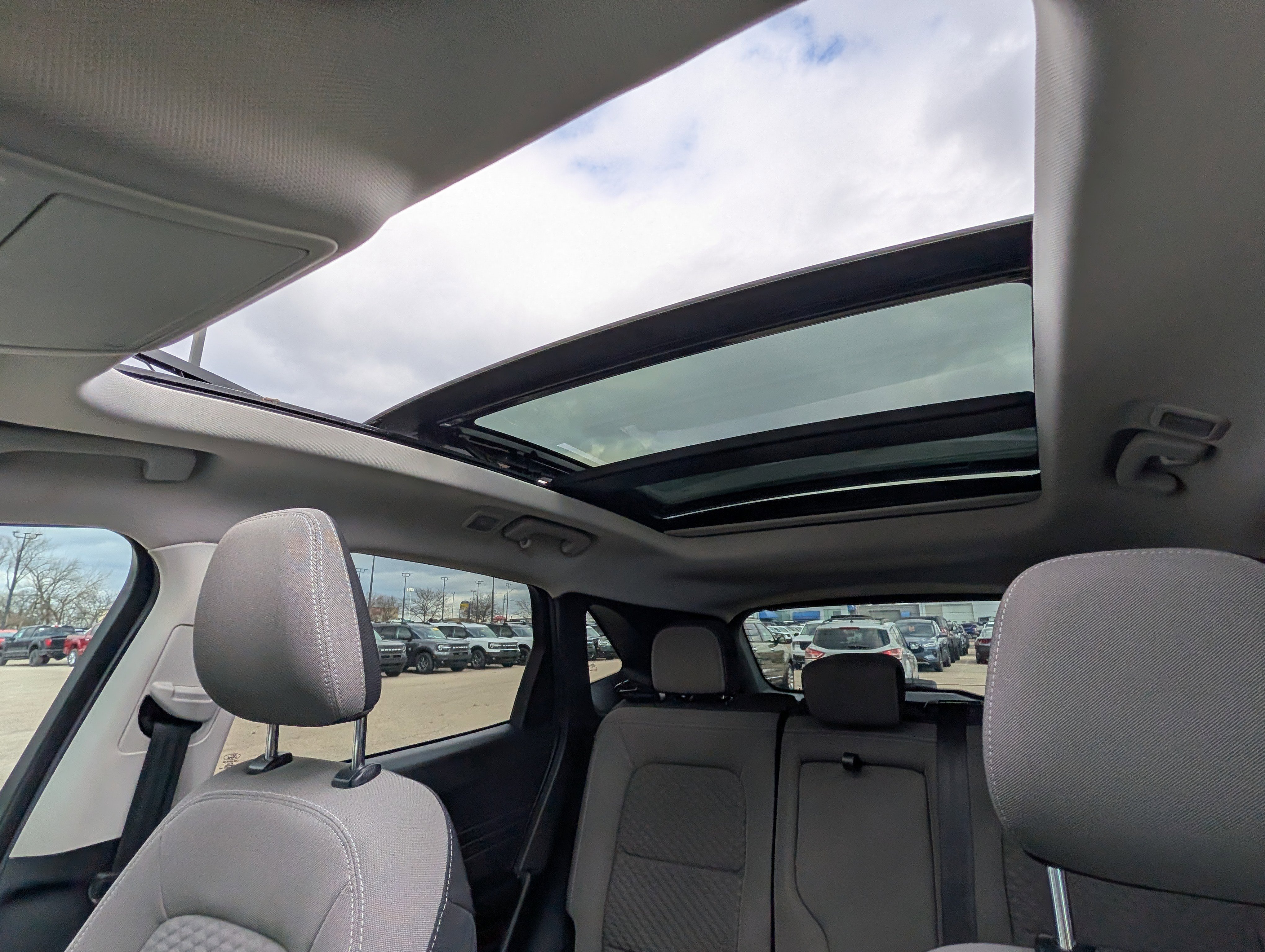 Used 2022 Ford Escape SE w/ SE Sport Appearance Package image 21