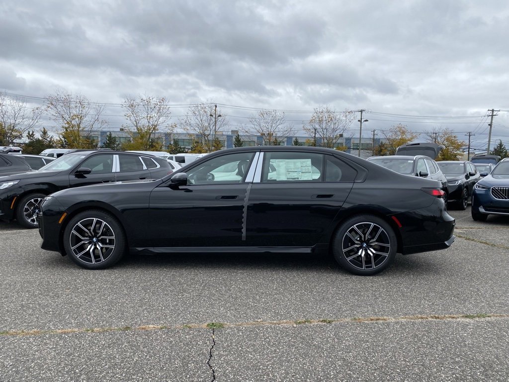 New 2026 BMW 760i xDrive w/ Premium Package image 4