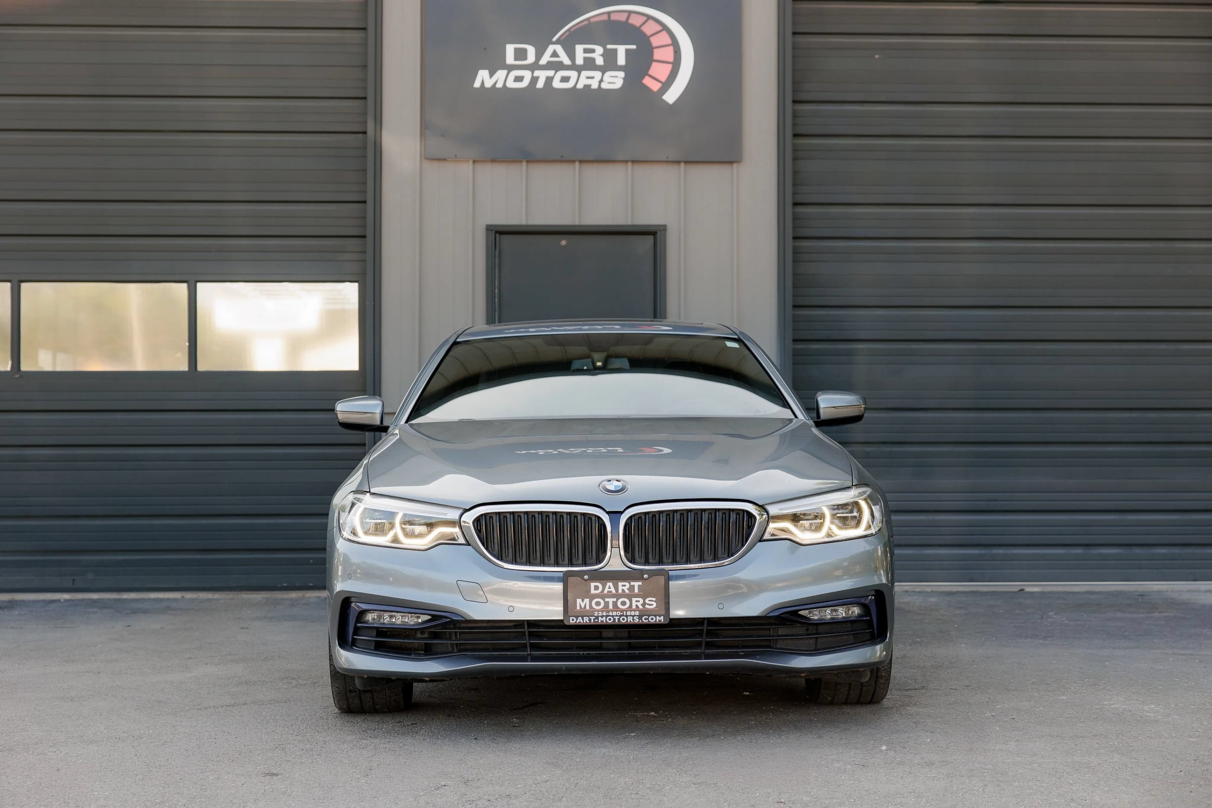 Used 2017 BMW 540i xDrive AWD/4WD image 2