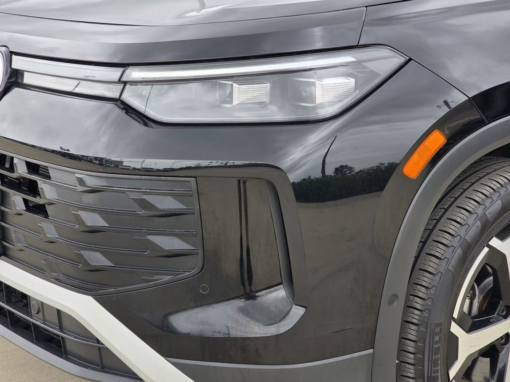 Used 2025 Volkswagen Tiguan SE AWD/4WD image 6