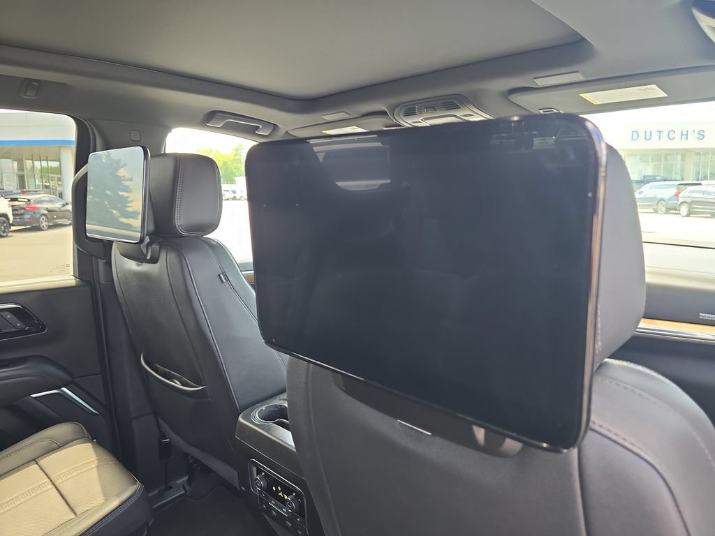 Used 2025 Chevrolet Tahoe High Country AWD/4WD image 24