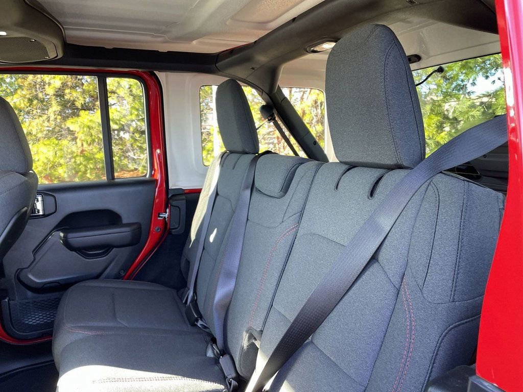 Used 2025 Jeep Wrangler Rubicon w/ Convenience Group image 20