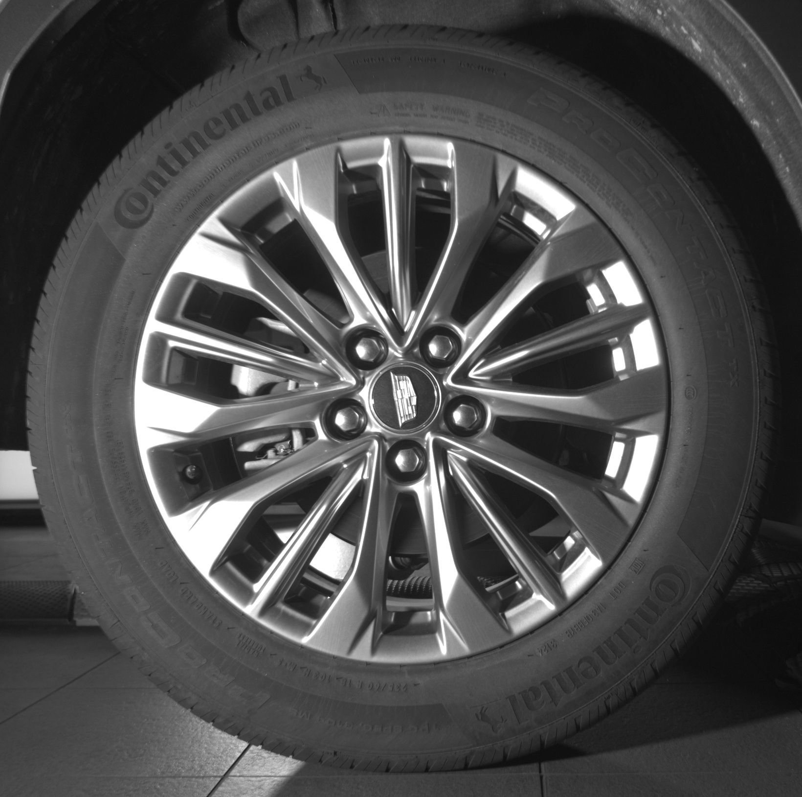 Used 2025 Cadillac XT4 Premium Luxury FWD image 9