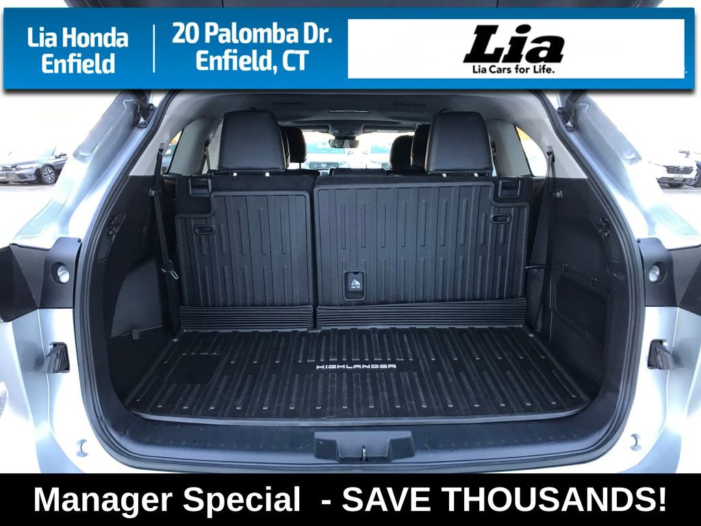 Used 2023 Toyota Highlander XLE image 6