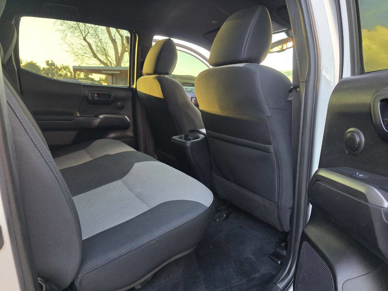 Used 2021 Toyota Tacoma TRD Sport w/ Technology Package image 14