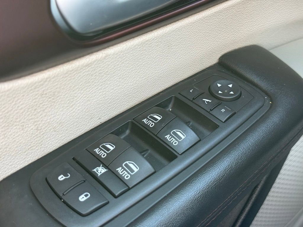 Used 2017 Chrysler Pacifica Limited image 15